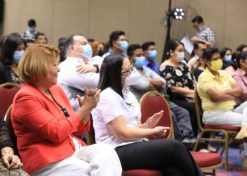 Emprendimientos sociales podrán ganar capital semilla en la premiación de Ayudando a Quienes Ayudan 2022
