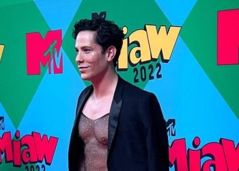 Christian Chávez, ex RBD, sorprendió a fans con osado look en MTV MIAW 2022