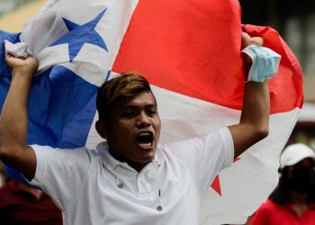 Trabajadores marchan en Panamá en día de huelga nacional por alto costo de combustibles, medicinas y canasta básica