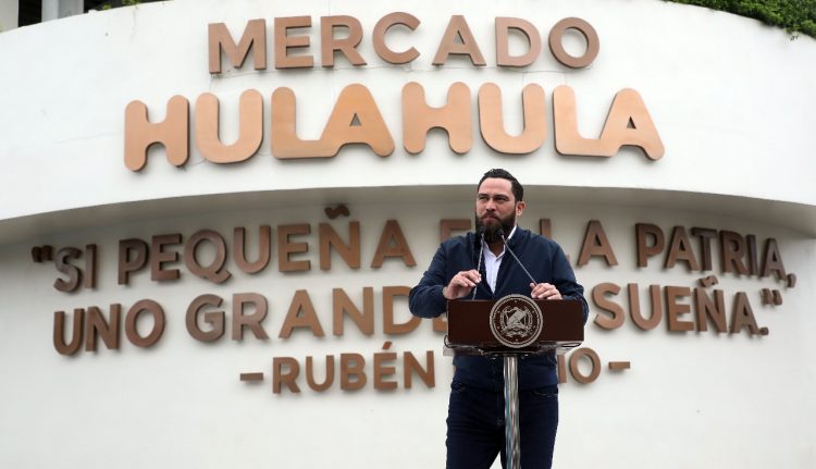 Desarrollo comercial. El mercado municipal será un polo de desarrollo para los comerciantes, distribuidos en cinco
niveles, que ahora cuentan con puestos de ventas ordenados para ofrecer sus productos a capitalinos y visitantes.