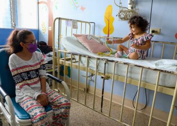 Dos niñas hondureñas reciben el alta luego de operación de cateterismo cardíaco en el Hospital Bloom