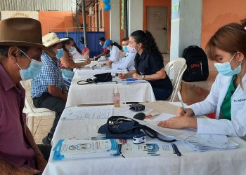 Acercan los servicios de salud a adultos mayores en San Alejo, La Unión