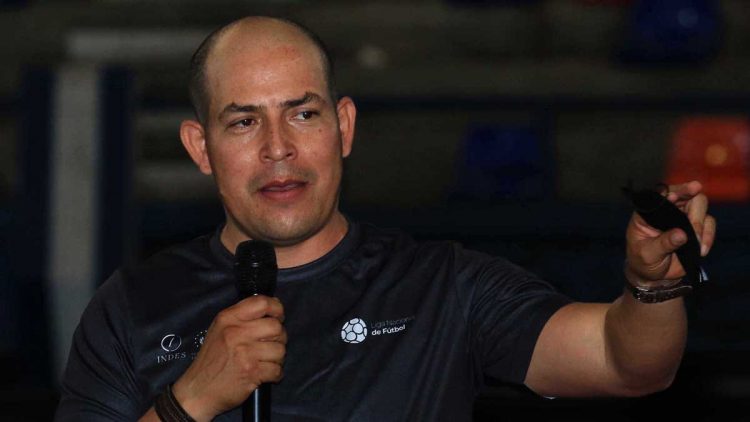 El árbitro Marlon Alfonso Mejía, será parte del grupo de árbitros que estarán trabajando con la Liga Nacional de Fútbol (LNF). Foto/INDES