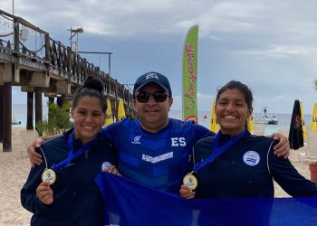 Salvadoreñas ganaron oro en aguas abiertas en CCCAN 2022