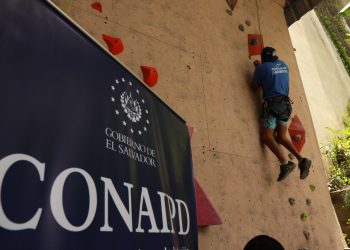 Escaladores volvieron a trepar el muro