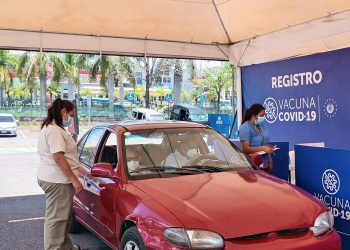 Autoservicio de La Gran Vía aplica vacunas contra la Covid-19 e influenza para la población salvadoreña