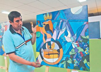 Ocho artistas exponen sus pinturas en casa de la cultura en La Paz