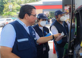 Defensoría del Consumidor lidera verificación de los precios de los combustibles en El Salvador