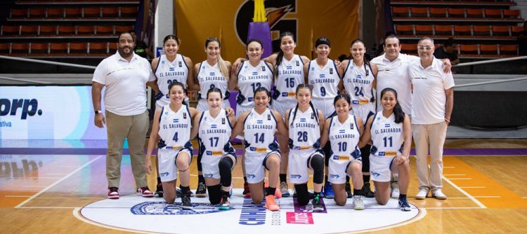 La Selección Nacional de Baloncesto que clasificó al Centrobasquet 2022, tras finalizar segunda en la eliminatoria realizada en Chihuahua, México, Fotos/INDES