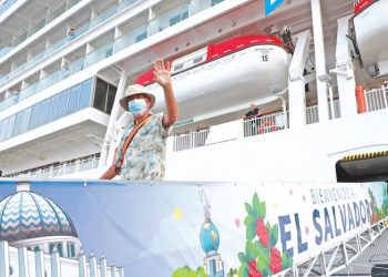 El Salvador recibió a 1.1 millones de turistas en el primer semestre