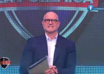 Álvaro Molina se despide de la televisión deportiva en El Salvador