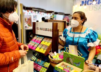 Los mejores cacaos de El Salvador hacen su debut en el Salón del Cacao y Chocolate en Perú