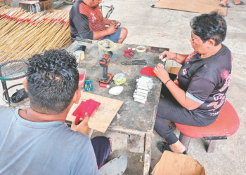Generación de fabricantes de cohetes de vara en San Vicente