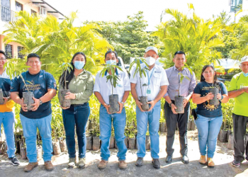 Entregan 2,140 árboles frutales a agricultores de Santiago Nonualco