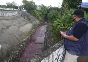 Policía captura a responsables de contaminación en la quebrada El Piro, Antiguo Cuscatlán