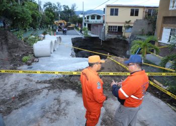 Familias afectadas en residencial Brisas de San Francisco recibirán apoyo económico mientras se reconstruye la bóveda colapsada