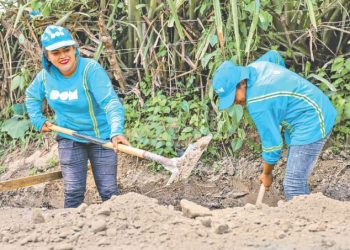 La Dirección de Obras Municipales le ha permitido a salvadoreña poder mantener a su hijo