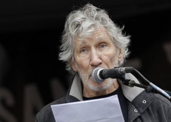 Roger Waters llama «criminal de guerra» a Joe Biden
