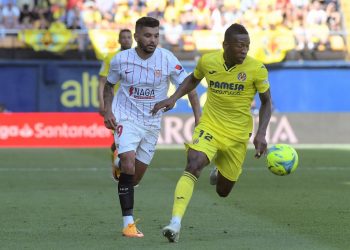 El mexicano Tecatito Corona sufre grave lesión que lo deja fuera del Mundial