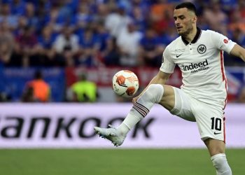 Kostic aterriza en Turín para ultimar su fichaje por la Juventus