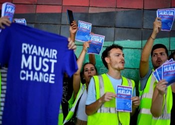 Cancelan más vuelos en España por reanudación de huelga