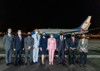 La presidenta de la Cámara de EE.UU., Nancy Pelosi, llega a Taiwán
