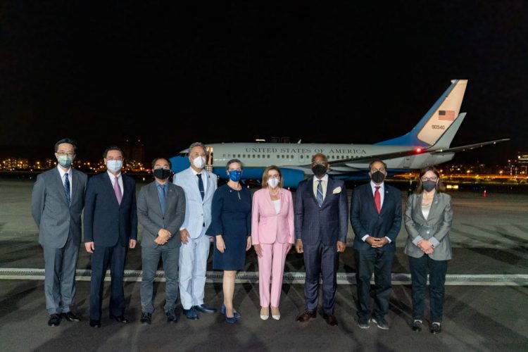 Para China, la visita de Nancy Pelosi a Taiwán es una seria violación al principio de Una Sola China y las estipulaciones de los tres Comunicados Conjuntos entre China y EE. UU. 
Foto AFP.