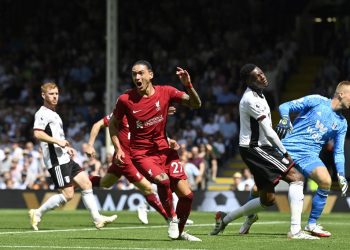 Darwin Núñez rescata al Liverpool en Fulham en primera jornada de la Liga Premier