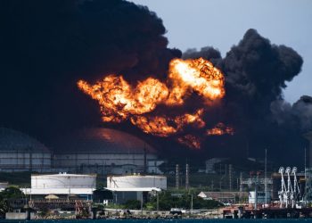 Incendio de combustible en Cuba deja un muerto, 17 desaparecidos y 121 heridos