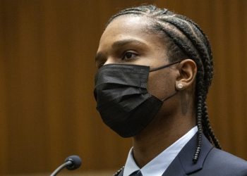 Rapero estadounidense A$AP Rocky se declara inocente de agresión con arma de fuego