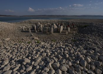 La sequía en España hace aflorar viejos monumentos sumergidos