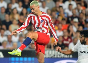 Griezmann da los tres puntos al Atleti en su visita a Valencia