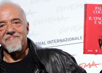 Paulo Coelho, uno de los autores más leídos en el mundo, cumple 75 años