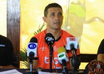 Sebastián Bini, timonel de Águila: «Hasta no ser campeón con Águila no me voy de ahí»