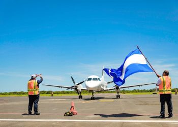 TAG Airlines inicia oficialmente su ruta entre San Salvador y Roatán