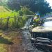 Bomberos atienden incendio en vehículo que colisionó con rastra en Usulután