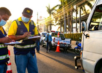Autoridades han impuesto 7,830 esquelas al transporte colectivo como parte de las 11 medidas económicas