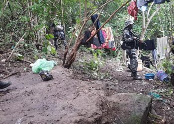 Autoridades localizan y desmantelan campamento clandestino de pandillas en Apopa