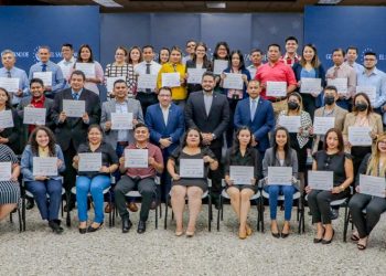 Defensoría capacita a 120 salvadoreños sobre los derechos del consumidor financiero