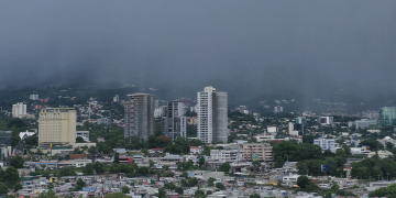 Medio Ambiente pronostica incremento de lluvias en El Salvador por paso de onda tropical
