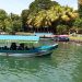 Turistas disfrutan de la laguna de Apastepeque
