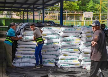 Ministerio de Agricultura entrega paquetes agrícolas en San Miguel y Usulután