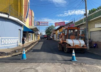 La Dirección de Obras Municipales repara las calles en la zona del mercado El Tamarindo, San Miguel 