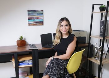 El papá de mi hijo está ilegal fuera del país: ¿Cómo puedo obtener la autoridad parental? Conozca más sobre este tema en «Asesoría Legal en tu Idioma»