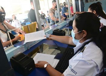 Flujo migratorio terrestre en El Salvador aumentó 195 % a inicios de agosto