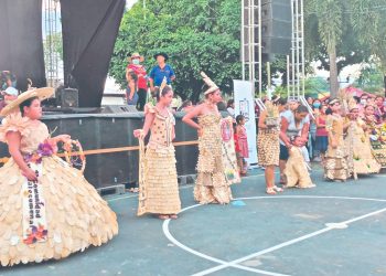 La reinas lucieron coloridos vestidos del maíz en El Triunfo, Usulután