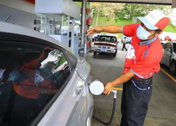 Gobierno salvadoreño mantendrá bajos precios de los combustibles en agosto