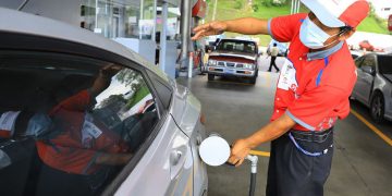 Gobierno salvadoreño mantendrá bajos precios de los combustibles en agosto