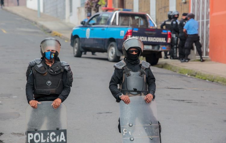 Investigación. La policía anunció que la investigación sigue su curso contra el religioso. Foto AFP.
