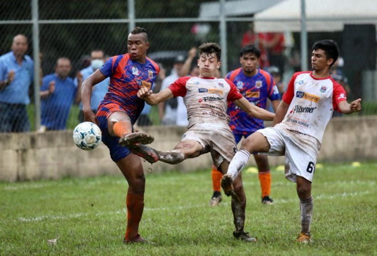 Juego entre Cabañas y Cuscatleco. Foto Liga Nacional de Fútbol